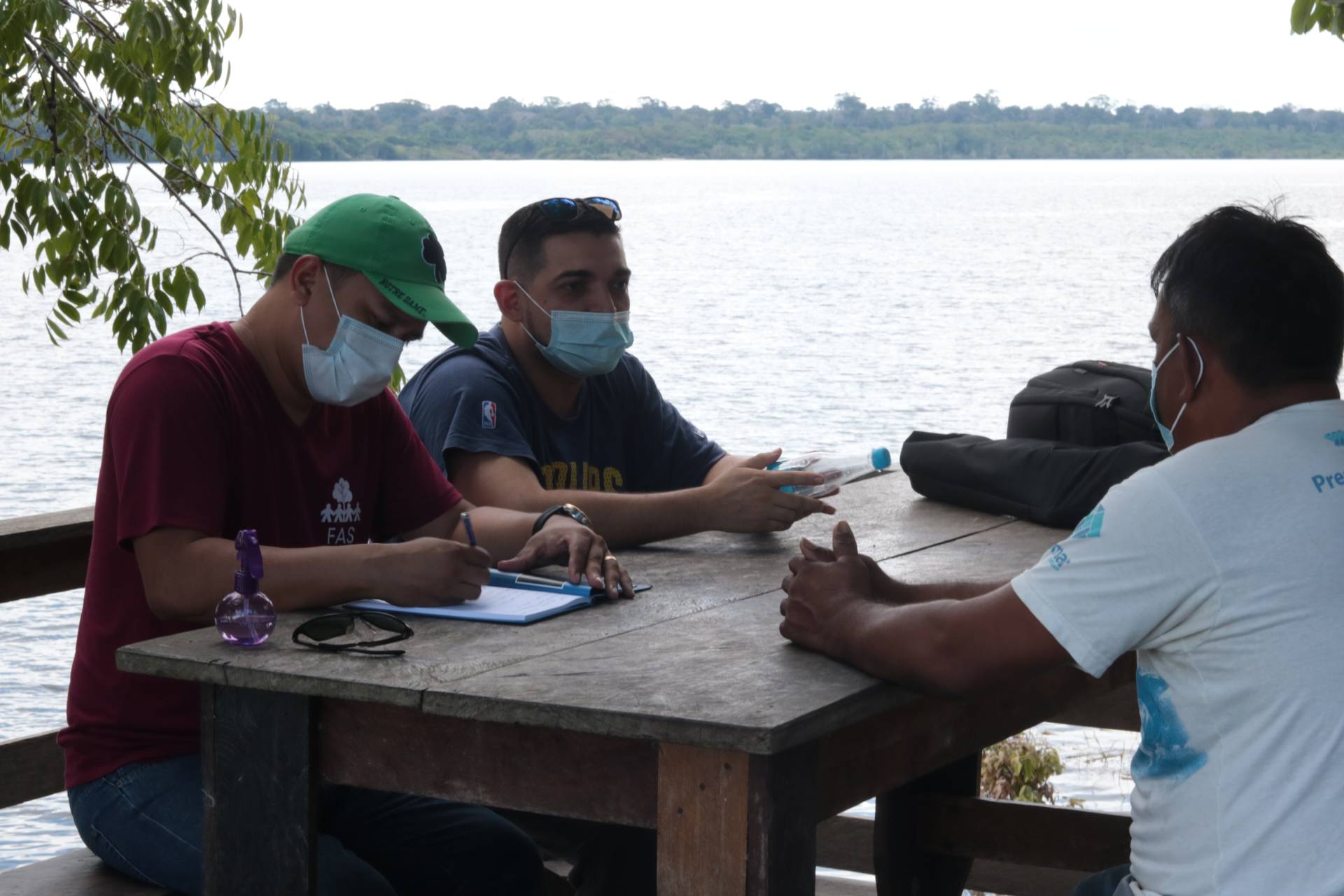 Reunião de apoio ao empreendedorismo ribeirinho realizada pela Fundação Amazônia Sustentável (FAS).