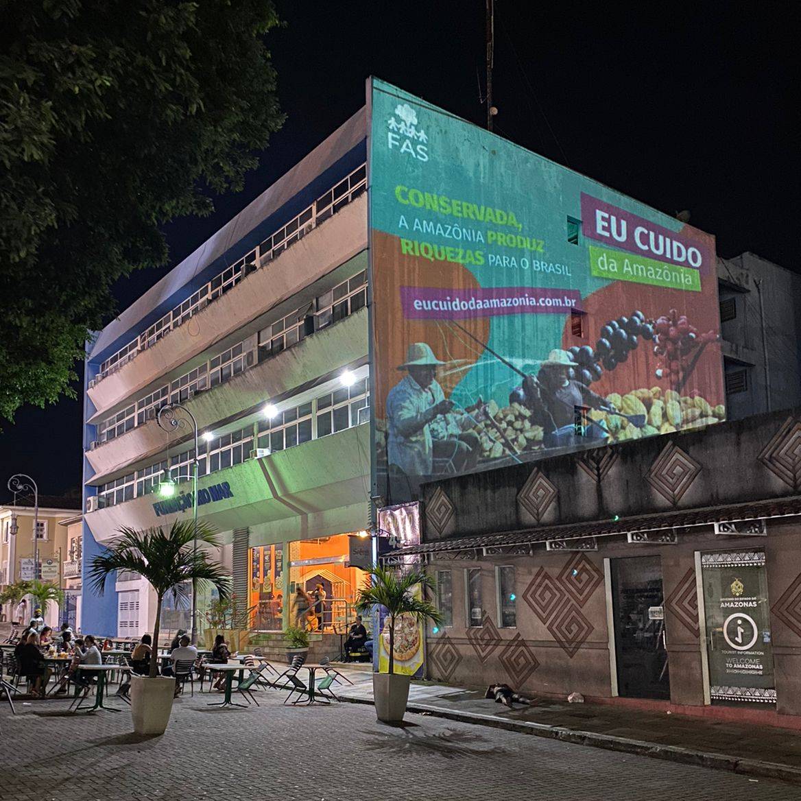 Divulgação da campanha 'Eu cuido da Amazônia' na Praça de São Sebastião, em Manaus.
