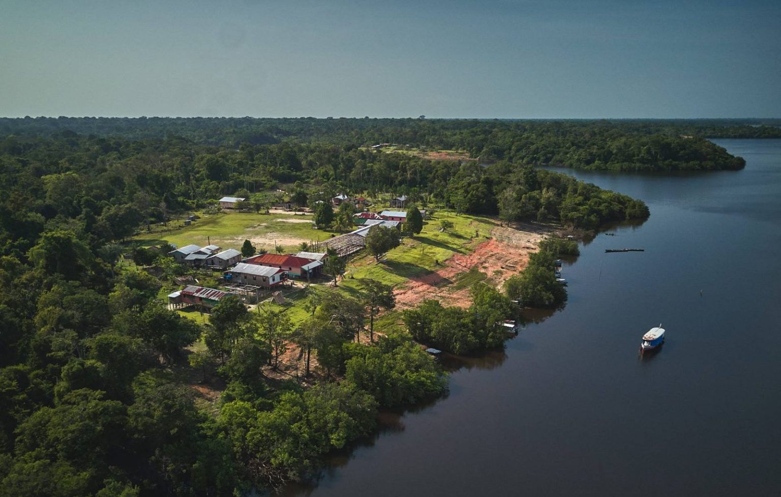 Imagem aérea de comunidade chamada Boa Vista do Calafate, no interior do Amazonas.