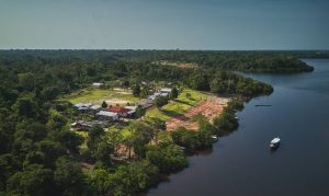 Imagem aérea de comunidade chamada Boa Vista do Calafate, no interior do Amazonas.