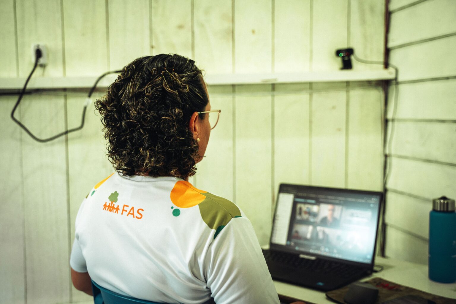 Teleatendimento de saúde em comunidade no interior do Amazonas.